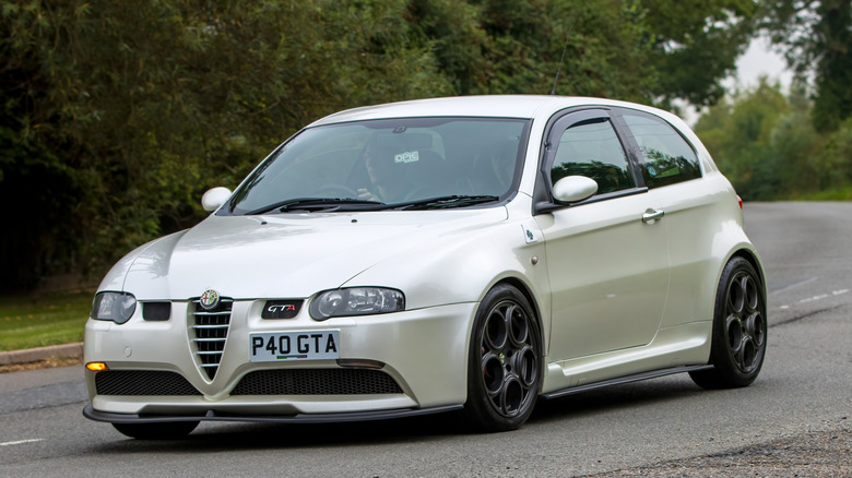 A modified Alfa Romeo 147 GTA on the move, front 3/4 view