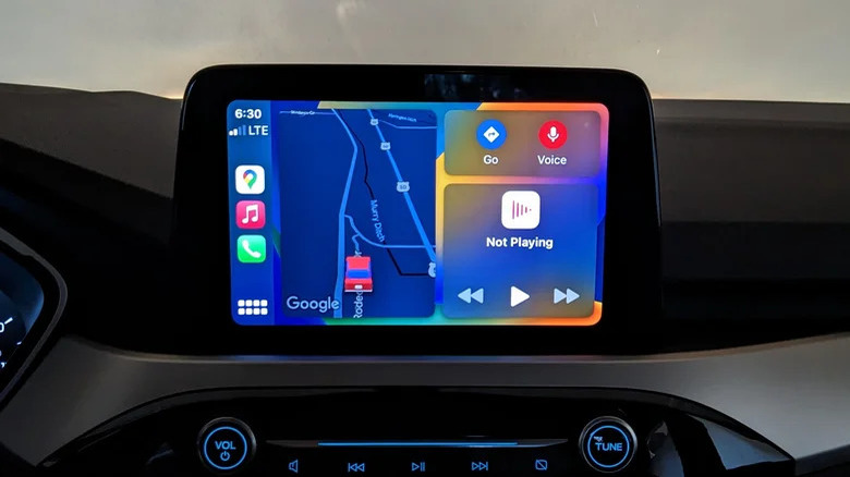 Apple CarPlay dashboard view