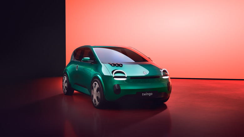 The Renault Twingo prototype in green, front 3/4 view