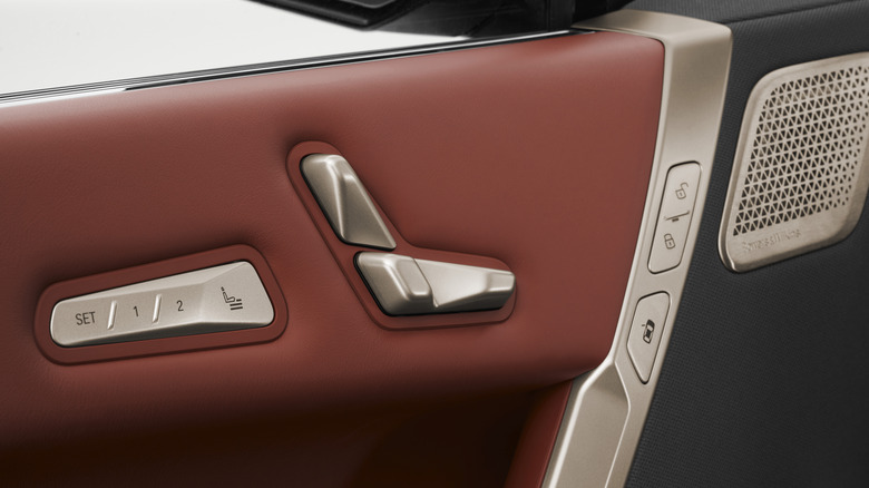 BMW iX in-door speaker and controls