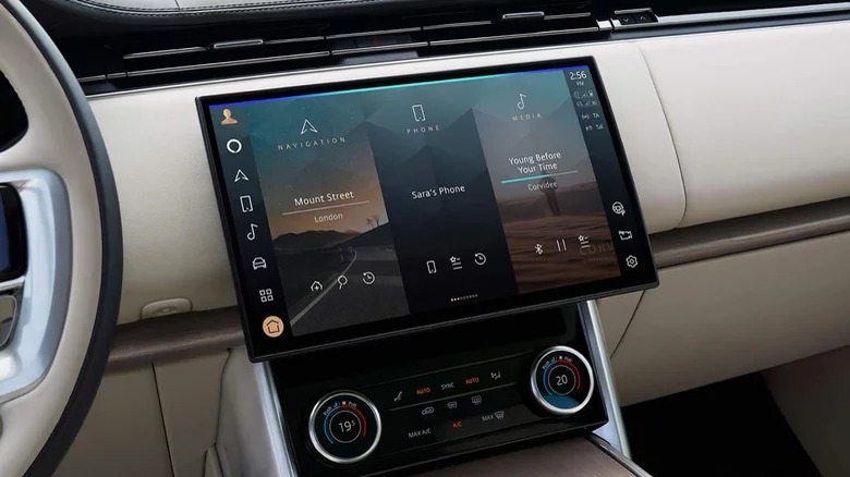 Dashboard of the 2022 Range Rover 