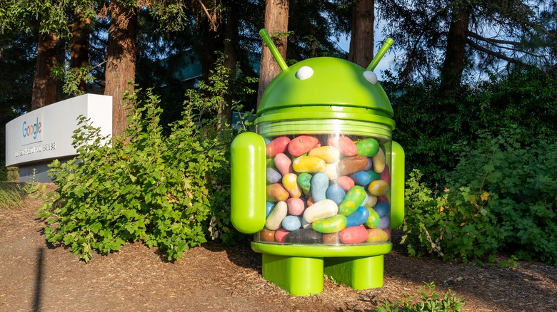 Android Jelly Bean statue at Google headquarters