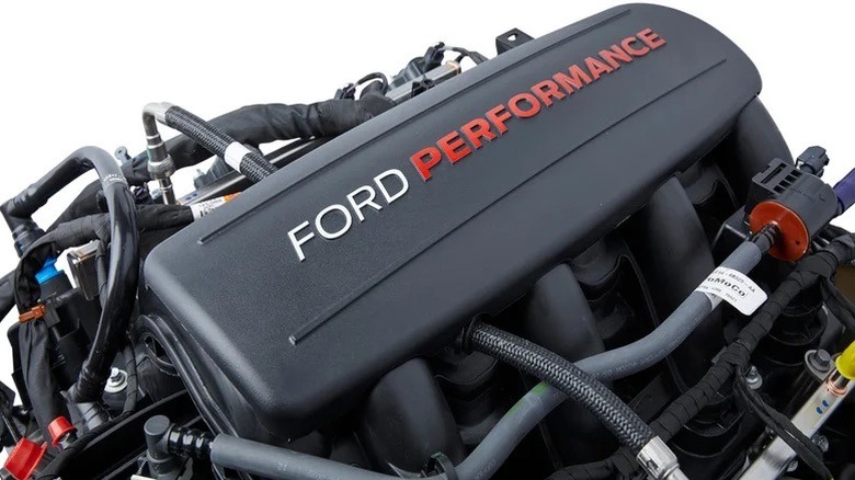 A 7.3L Ford crate engine