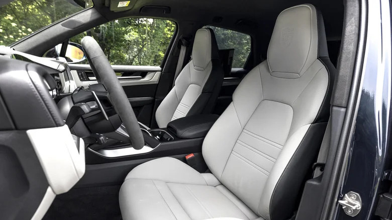 Porsche Cayenne GTS interior