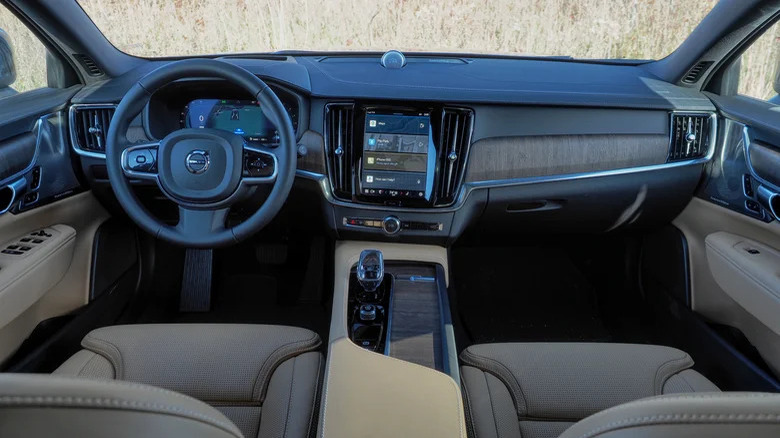 Volvo V90 Cross Country interior