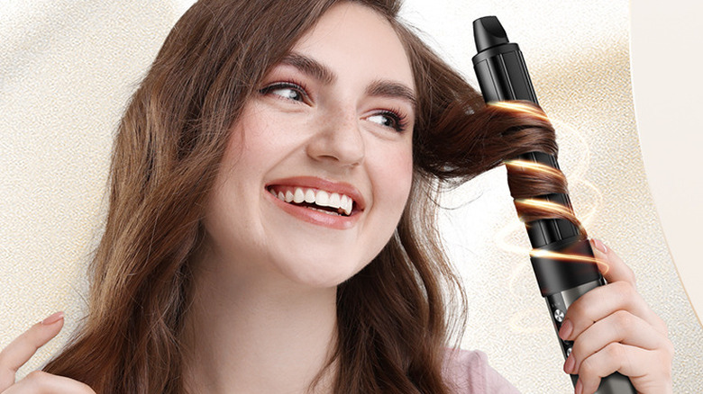 woman using 7MAGIC Hair Styler