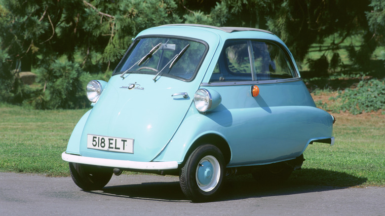 BMW Isetta in blue