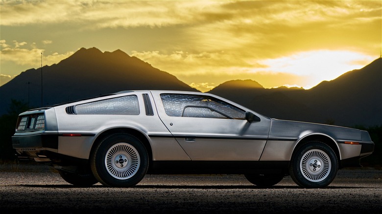 DeLorean DMC-12 sunset