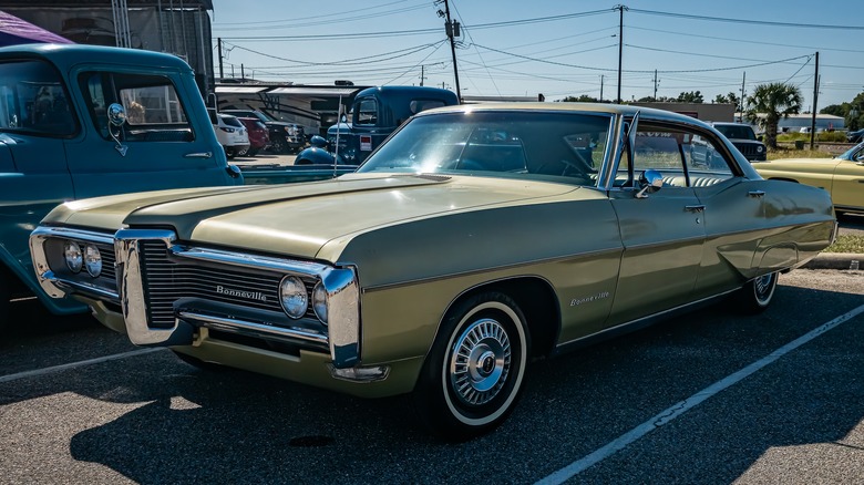 Pontiac Bonneville at car meet