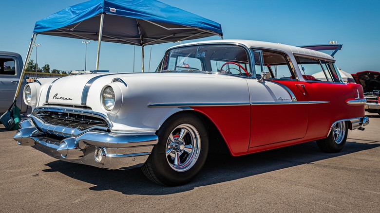 Pontiac Safari at car meet