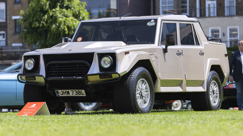 Lamborghini LM002 pickup