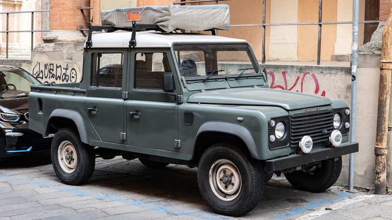 Land Rover Defender Pickup