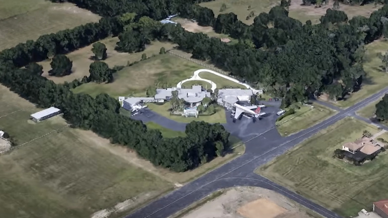 Google Earth render of John Travolta's airplane house