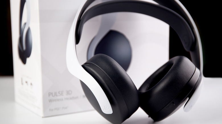 The Pulse 3D wireless headset from Sony in front of its packaging