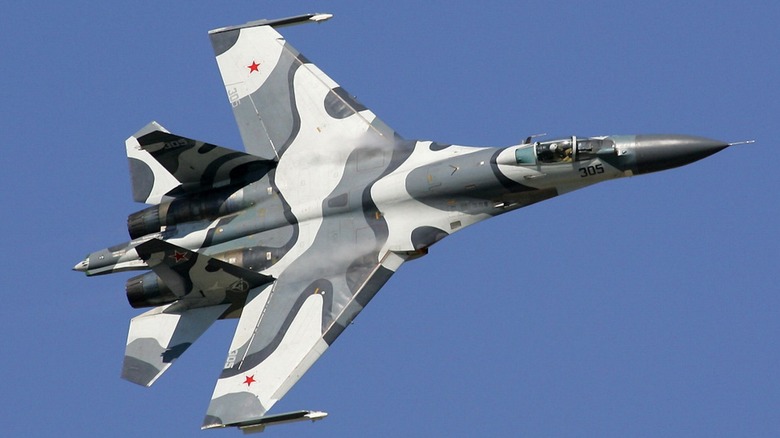 sukhoi su-27skm flanker fighter jet air show flight