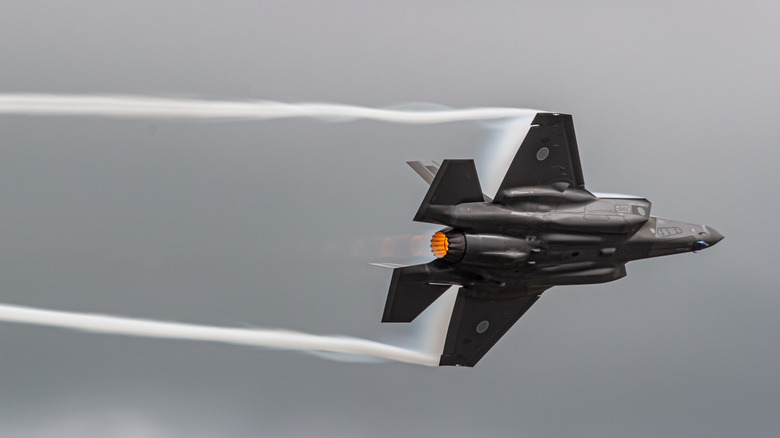 f-35 fighter jet flight