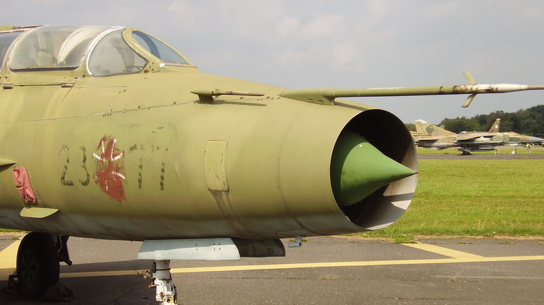 Mikoyan MiG 21 UM close up