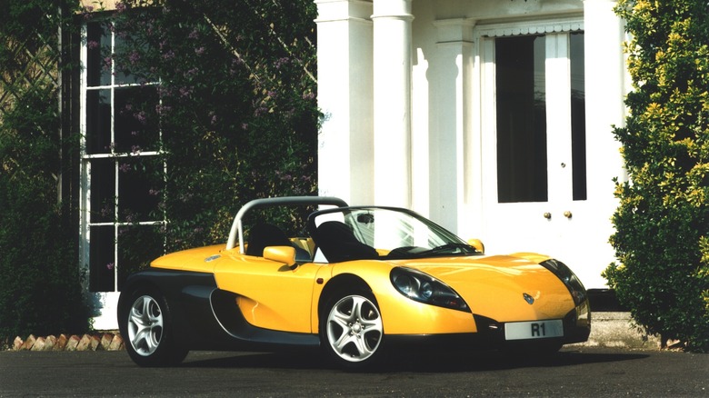 Renault Sport Spider roadster front 3/4 view