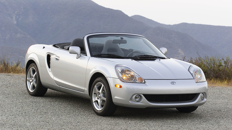 Toyota MR2 Spyder third generation front 3/4 view