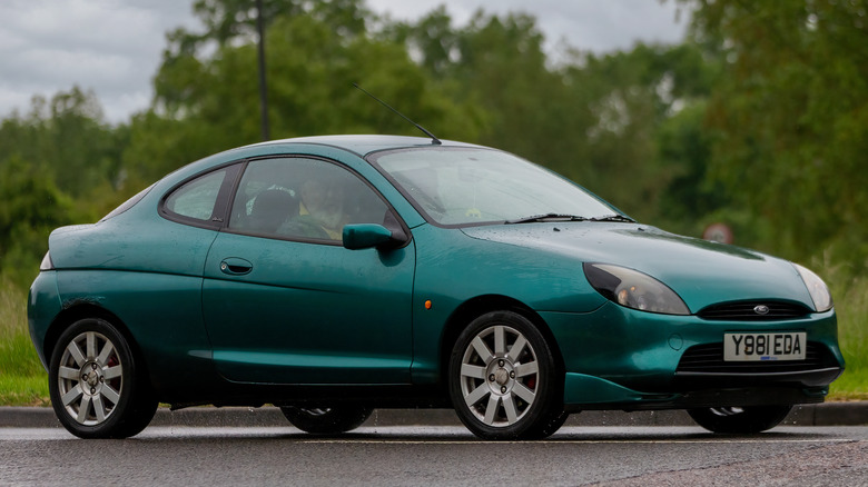 The Ford Puma in green on the move, front 3/4 view