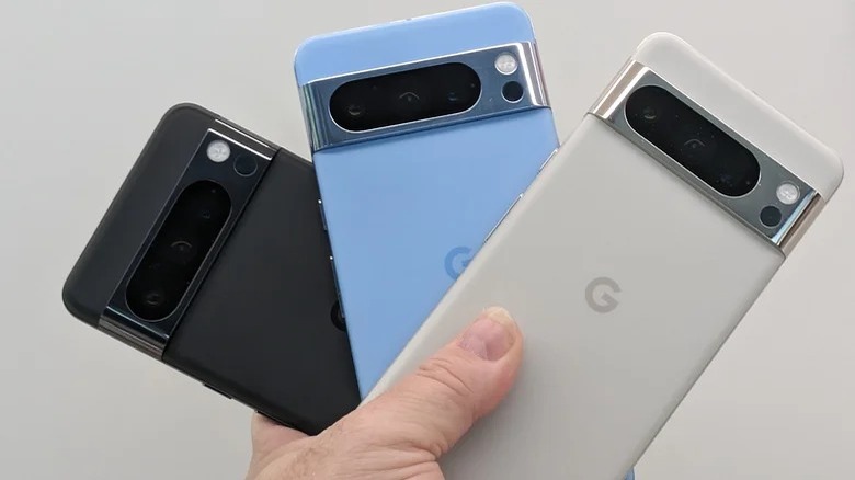 Several Pixel 8 phones