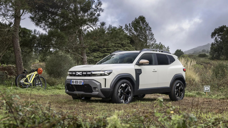 2024 Dacia Duster in nature