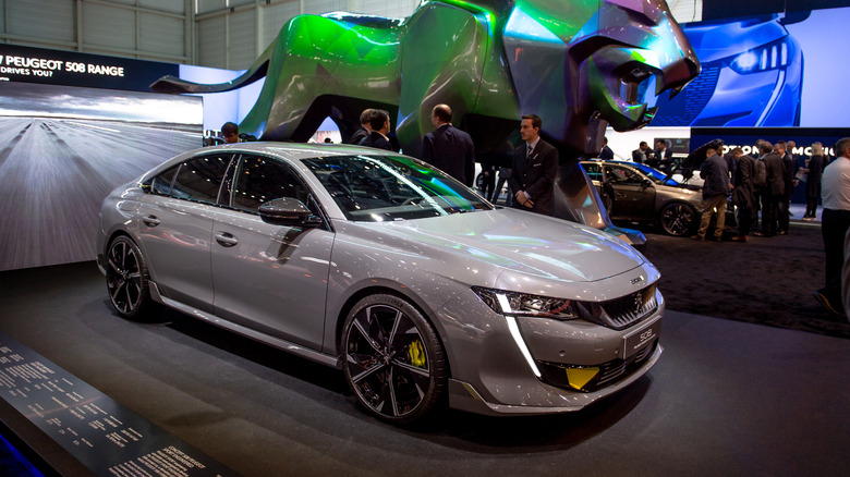 The Peugeot 508 PSE in gray at an auto show, front 3/4 view