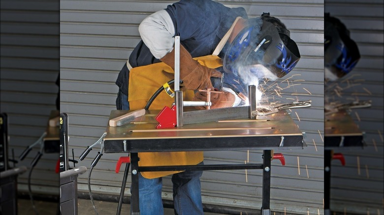 welding on the teel welding table