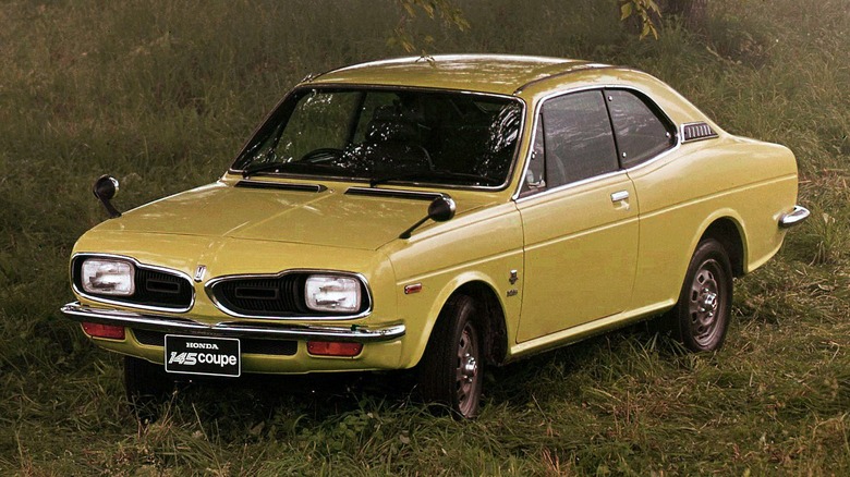 Honda 145 Coupe in grassland