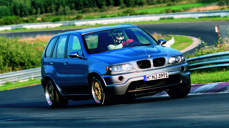 BMW X5 LM on track