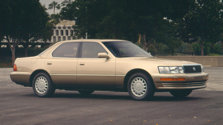 Lexus LS400 luxury car