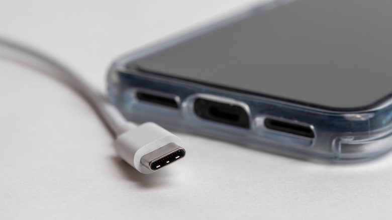 USB-C port and cable