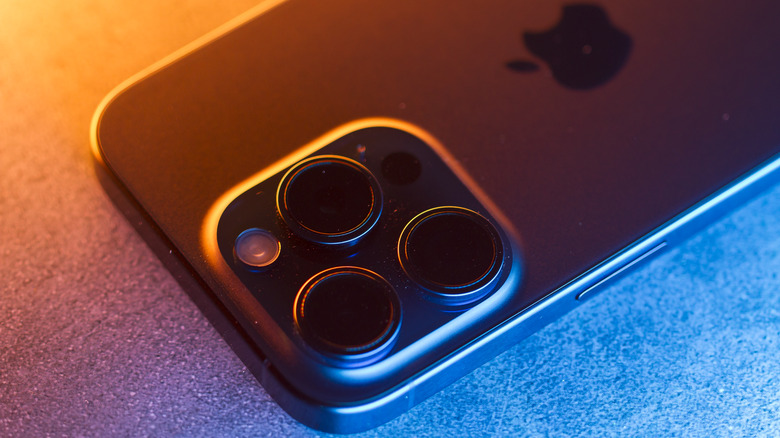 iPhone 15 Pro lenses 