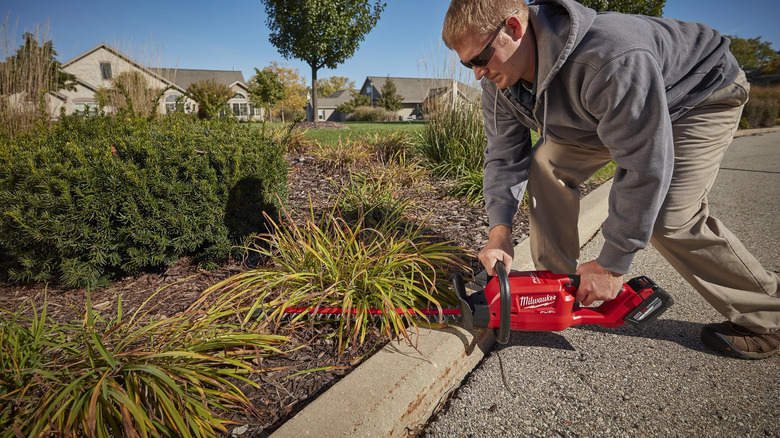 Milwaukee 24 Inch Hedge Trimmer