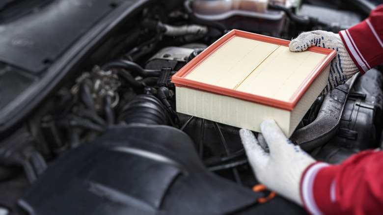 Mechanic changing air filter