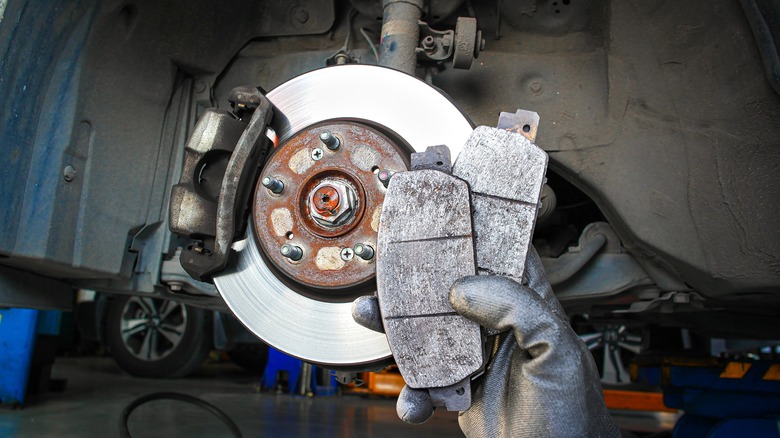 Car brake disc and brake pads