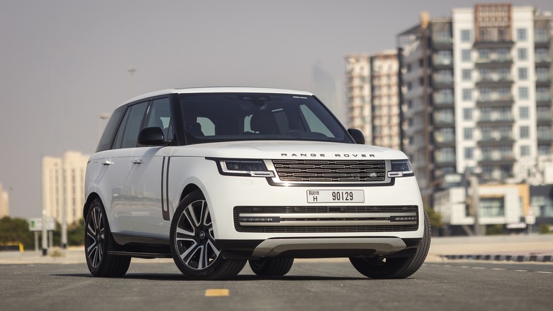 The new Range Rover in white, front 3/4 view