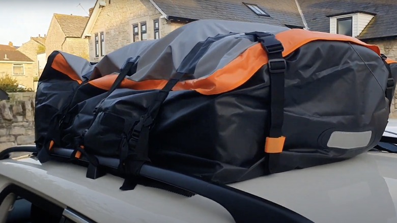 Rooftop storage bag