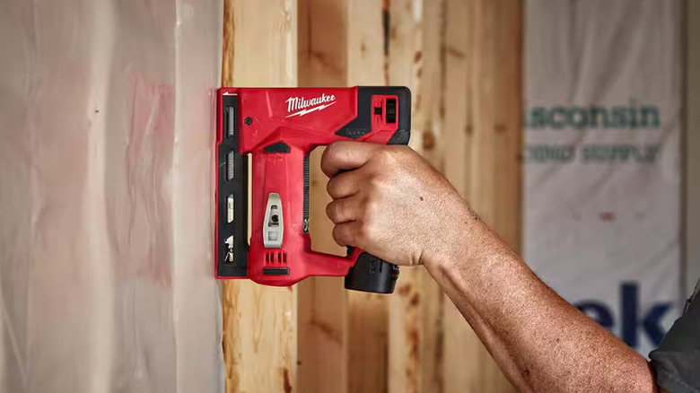 Milwaukee M12 Crown Stapler