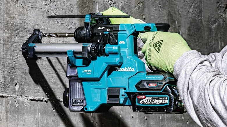 Makita's Cordless 13/16" Rotary Hammer Kit 