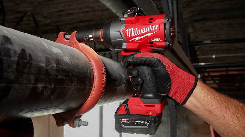 Using Milwaukee impact wrench on pipe clamp