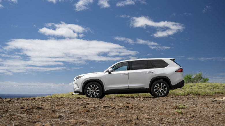 2024 Toyota Grand Highlander side profile