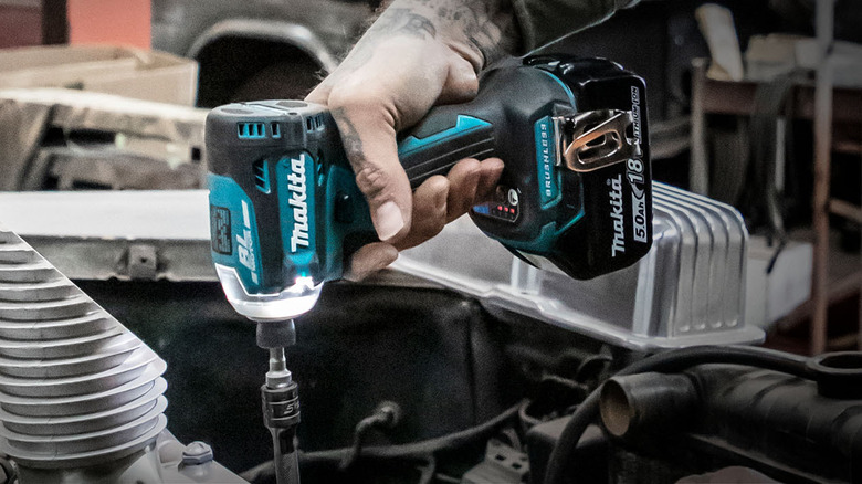 Makita impact driver installing bolt