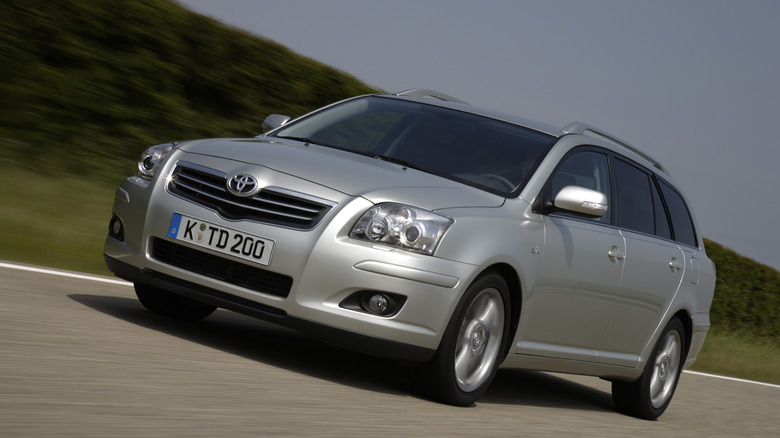 Second-gen Toyota Avensis wagon facelift driving at speed front 3.4 view