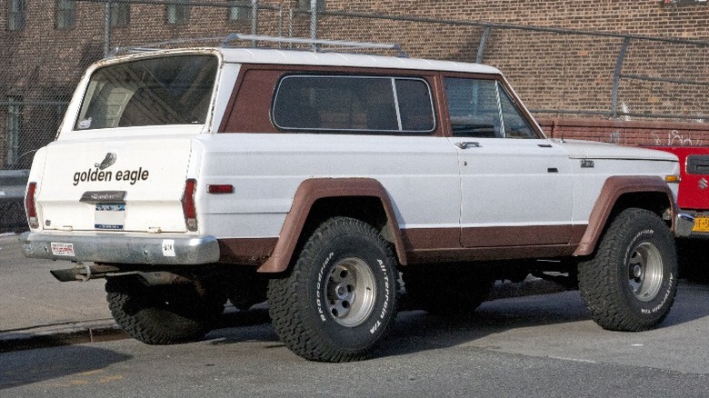 Jeep J-10 Cherokee Golden Eagle