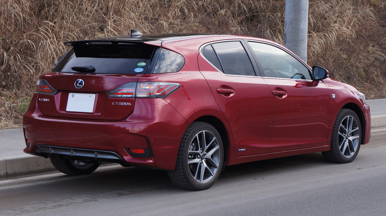 Maroon 2014 Lexus CT200h