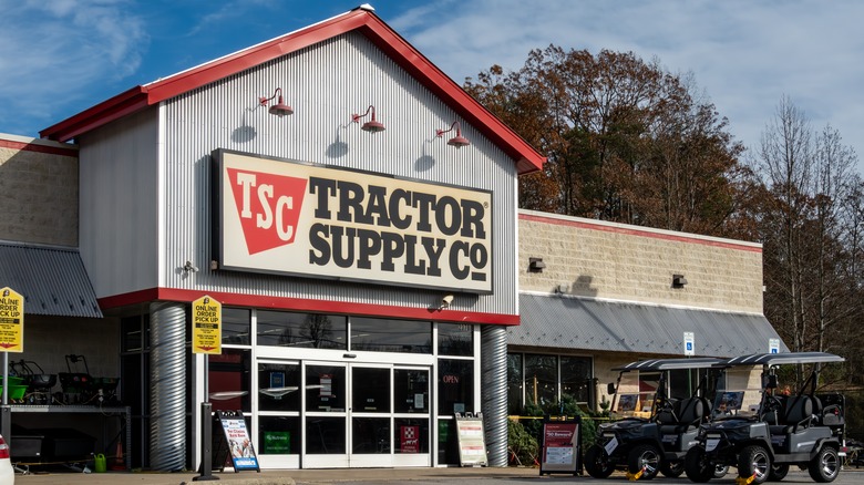 Tractor Supply Co storefront