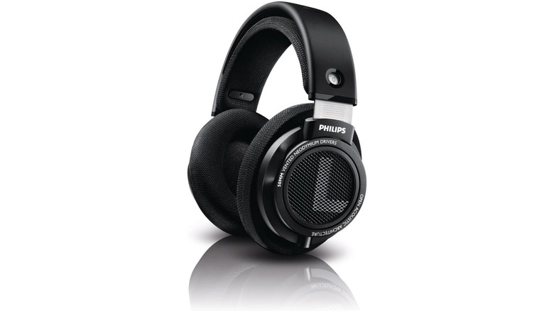 A product image of the Philips SHP9500 headphones