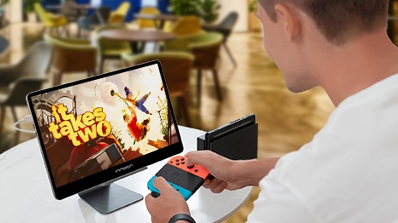 INNOCN Portable Monitor connected to Nintendo Switch