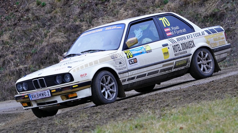 BMW 3 Series E30 cornering